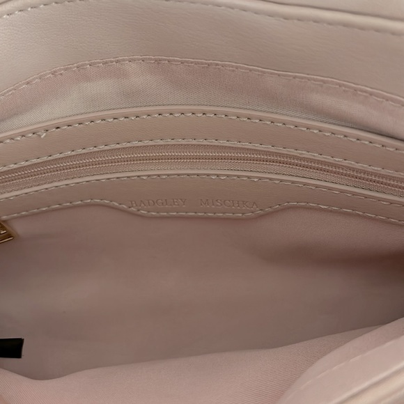 Badgley Mischka Woven Strap Crosdbody w/ diamond quilted & studded blush color - Picture 6 of 8